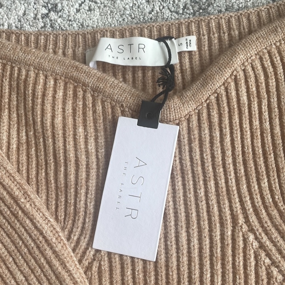 Spring is here. perfect sweater - Picture 3 of 7